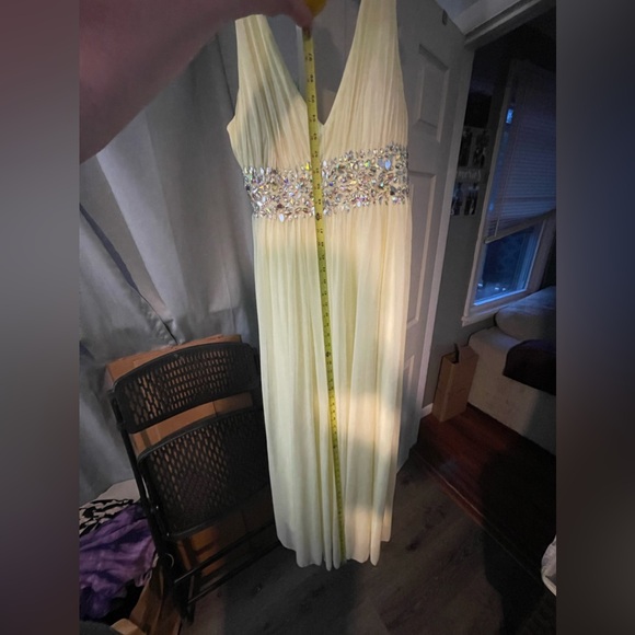 Women’s formal dress - size 13 - Picture 4 of 4